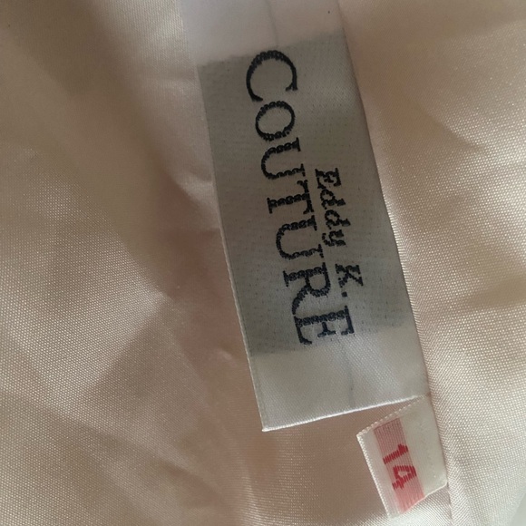 Ball gown wedding dress. Size 14. Never altered and never worn. - Picture 5 of 7